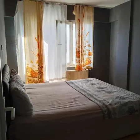 4-bedroom With River View, Garden, And 24 7 Self Check-in