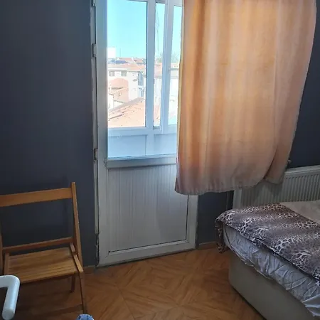 Сasa de vacaciones 4-bedroom With River View, Garden, And 24 7 Self Check-in